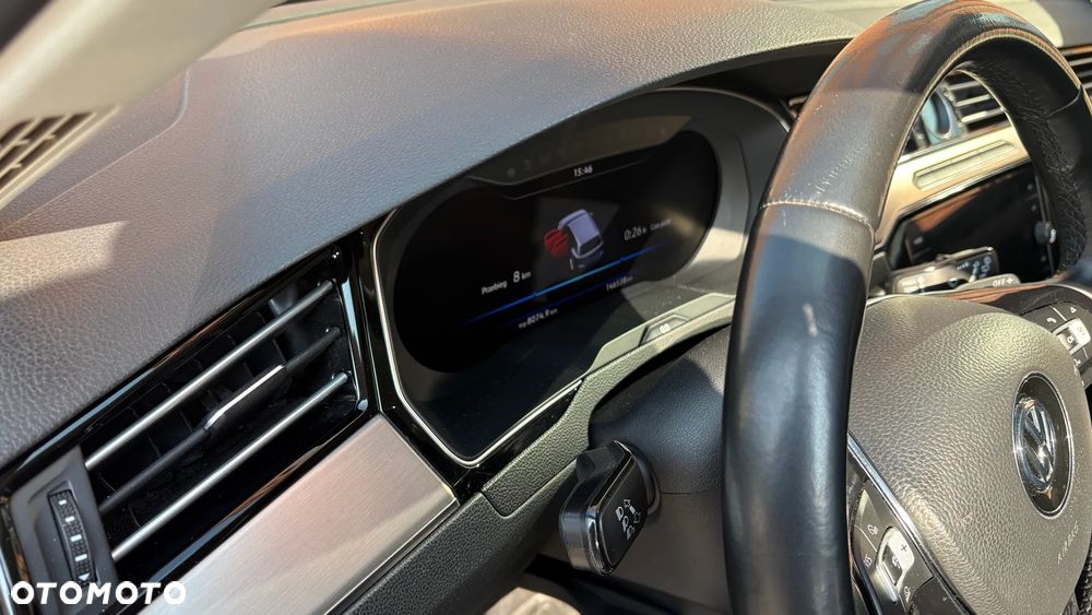 Volkswagen Passat - 11