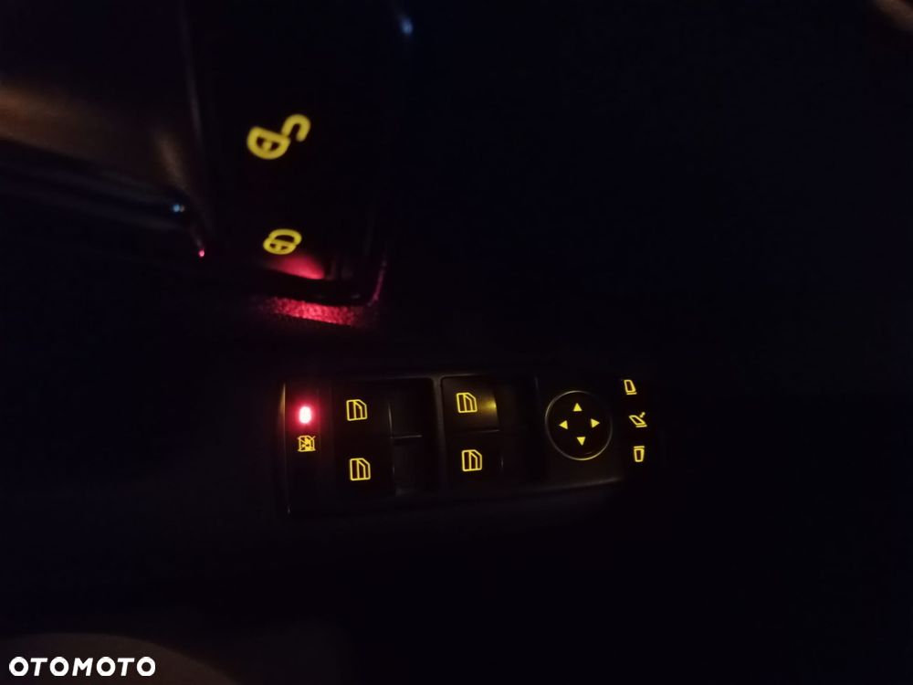 Mercedes-Benz Klasa E 220 CDI DPF BlueEFFICIENCY Automatik Avantgarde - 15