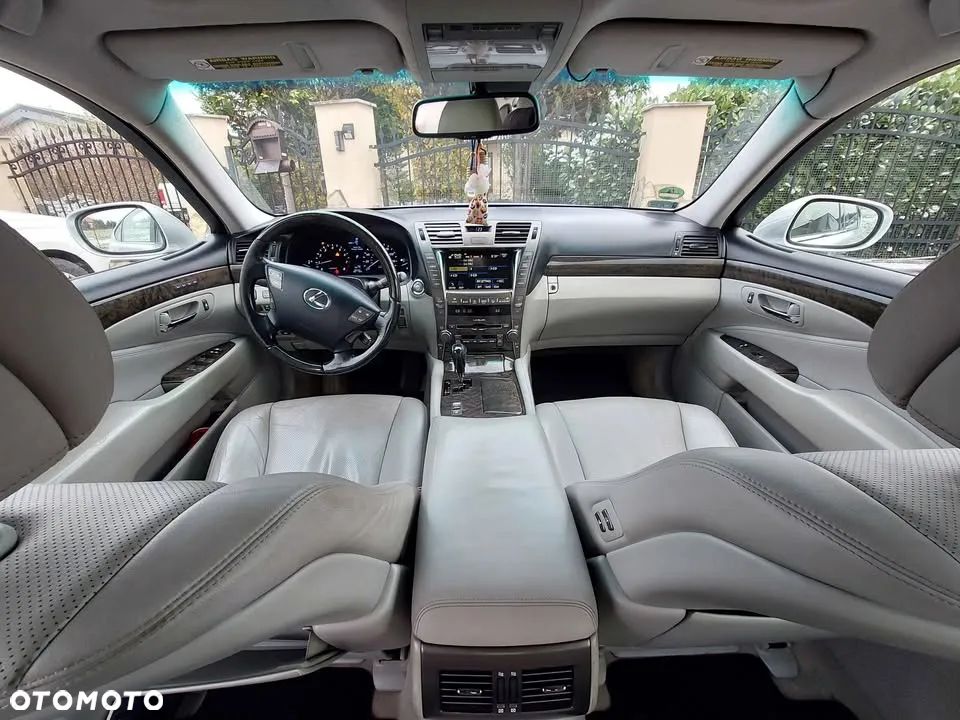 Lexus LS - 14