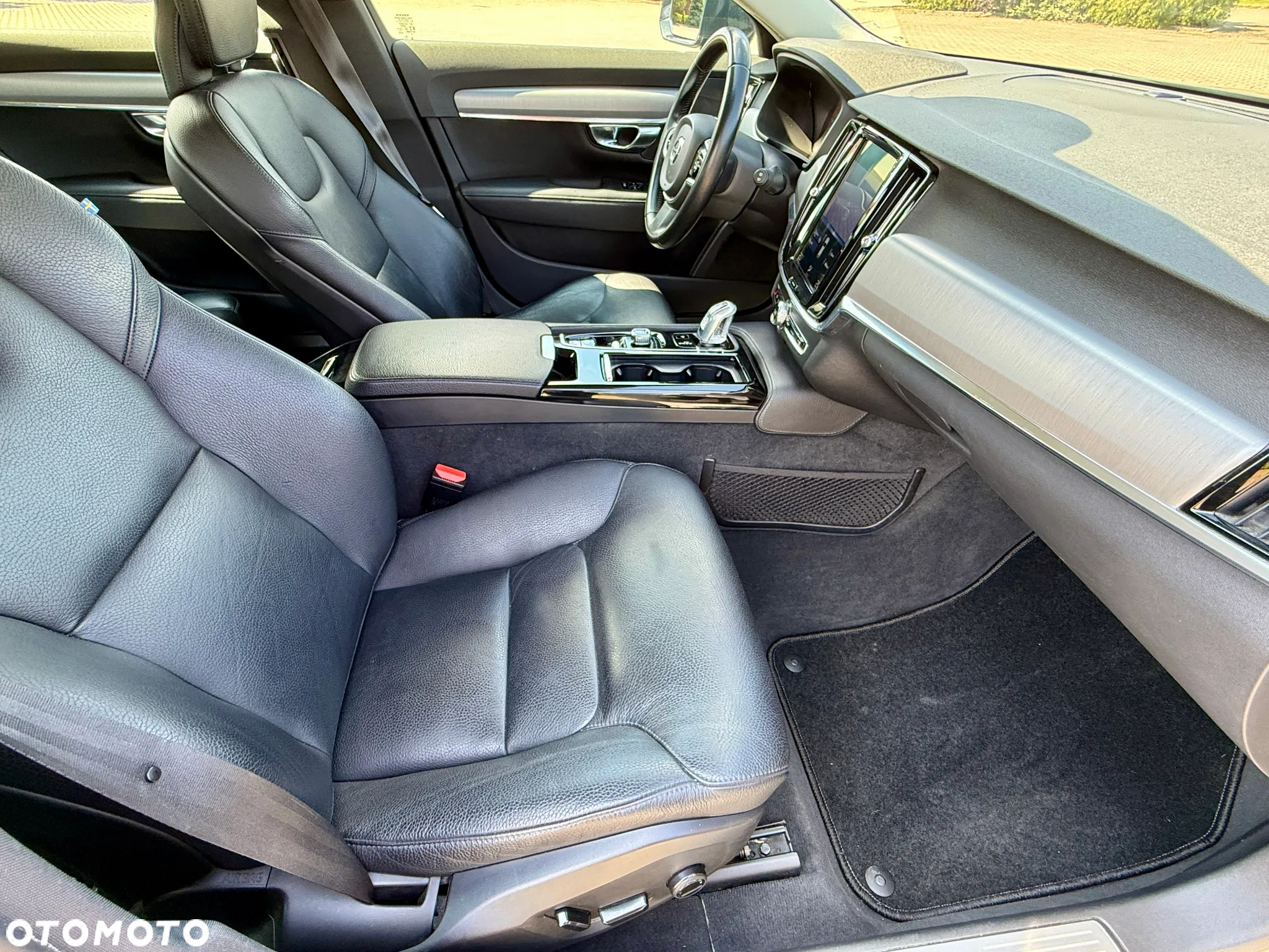Volvo V90 T8 AWD Plug-In Hybrid Momentum Pro - 19