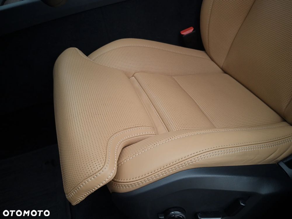 Volvo XC 60 B4 D AWD Plus Dark - 17