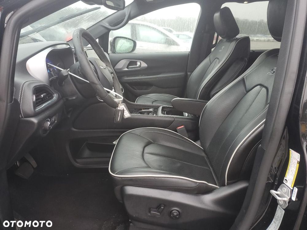 Chrysler Pacifica - 8