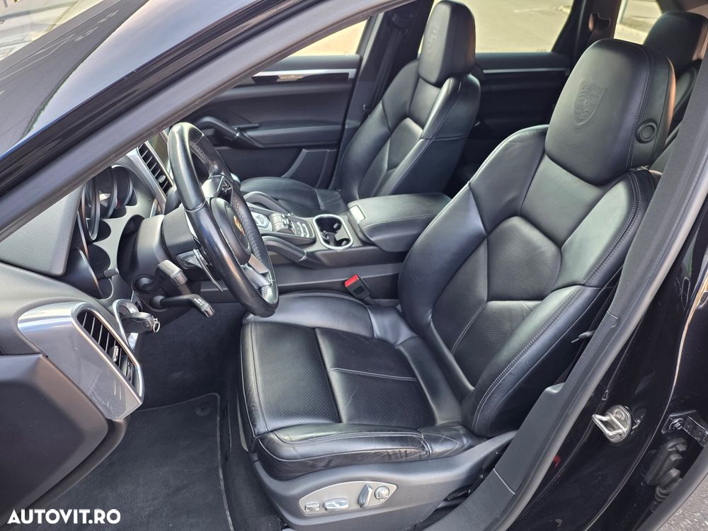 Porsche Cayenne 3.0 L - 4