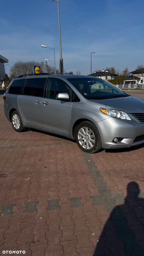 Toyota Sienna 3.5 V6 XLE AWD - 10