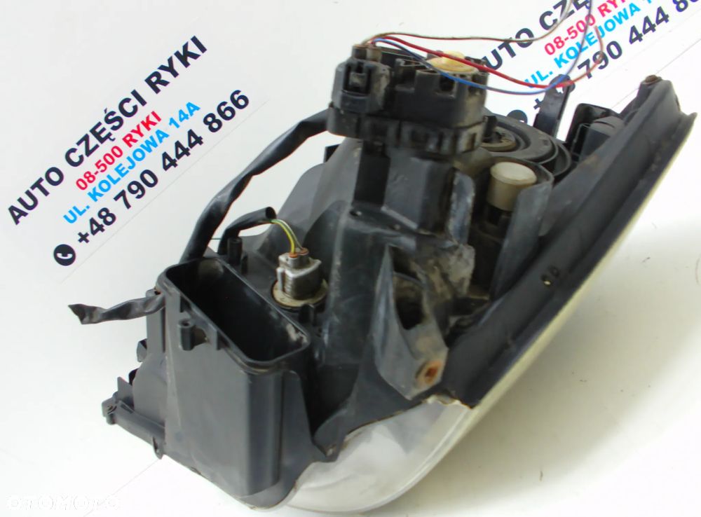 Toyota Avensis Verso I Reflektor Lampa Przód - 11