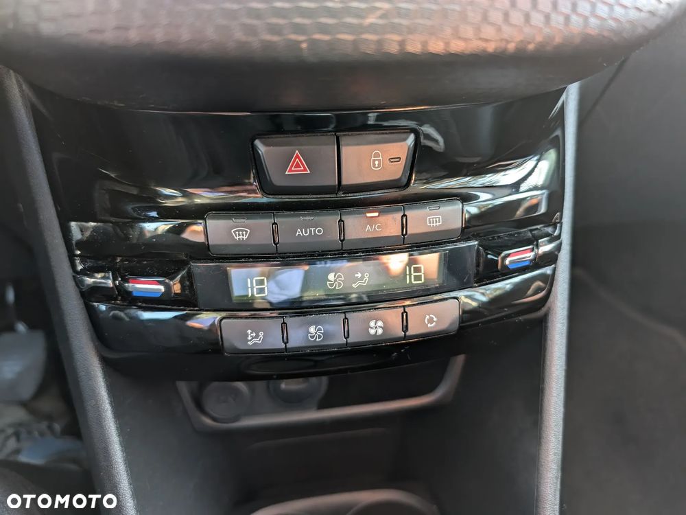 Peugeot 2008 PureTech 110 Stop&Start Allure - 22