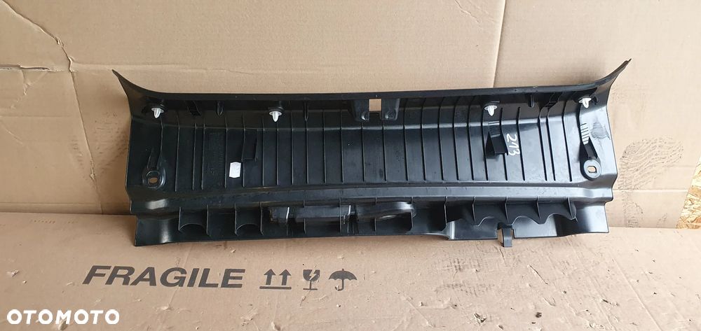 Osłona pasa tylnego bagażnika Mercedes E-Klasa W213 Sedan A2136900041 - 6