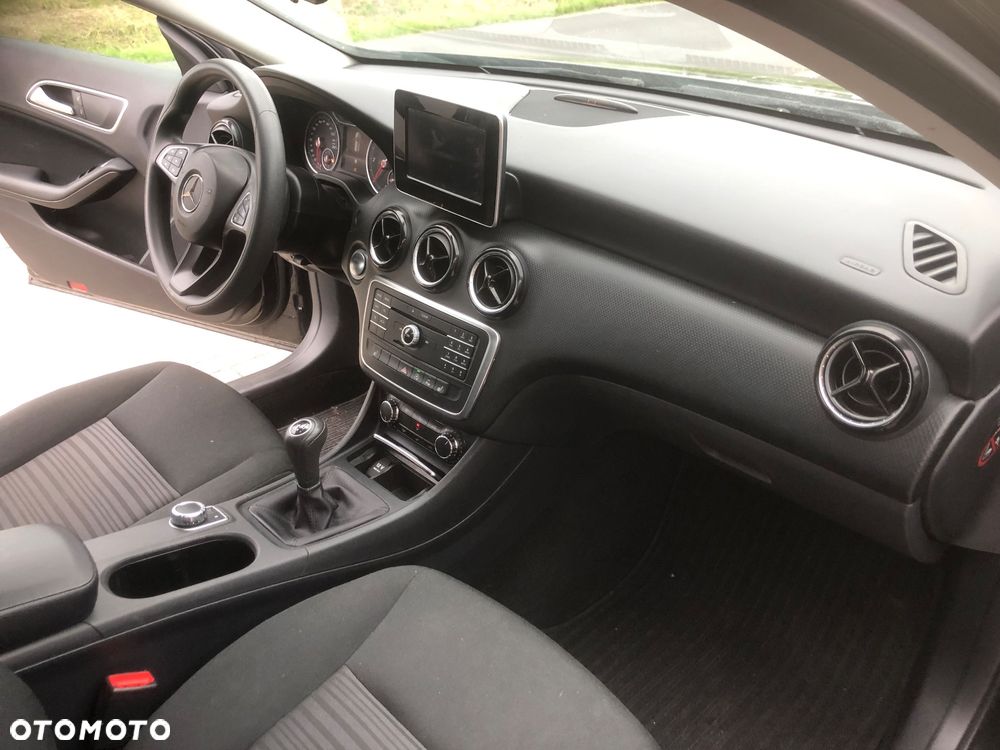 Mercedes-Benz Klasa A 180 d Activity Edition - 11