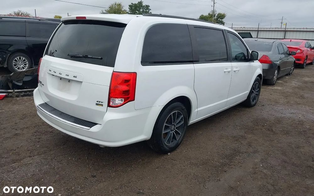 Dodge Grand Caravan - 7