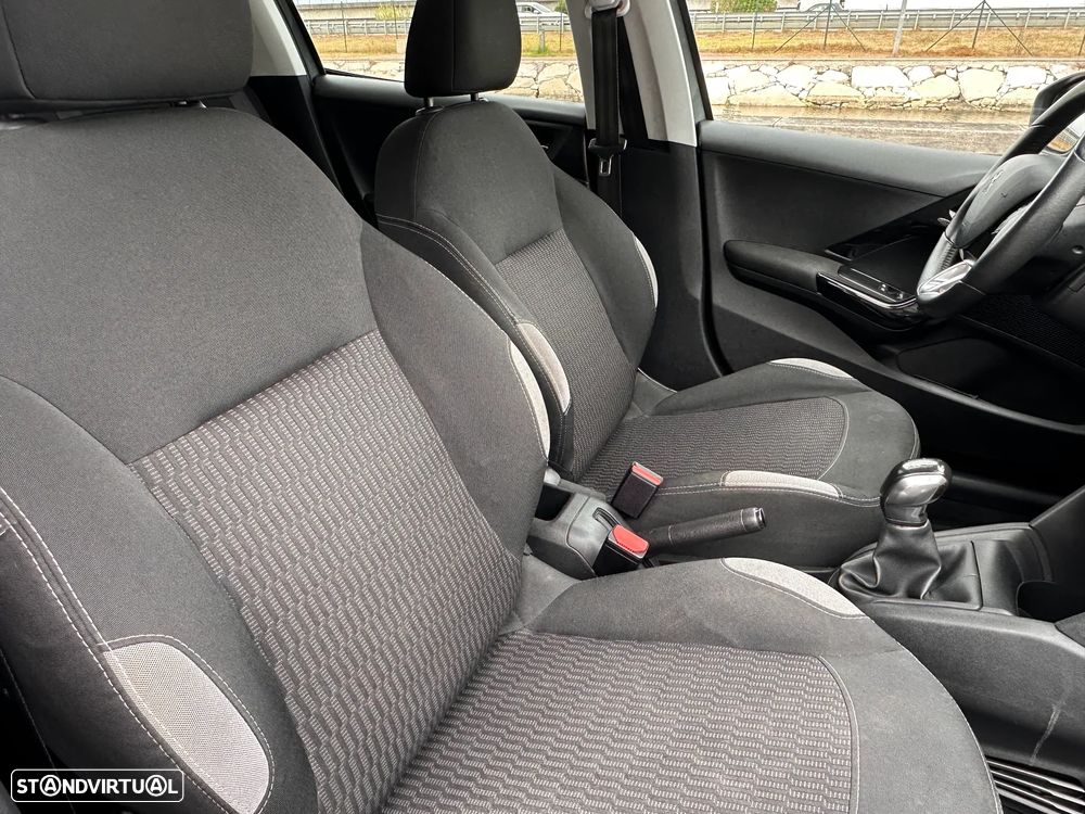 Peugeot 208 1.4 HDi SE Style - 27