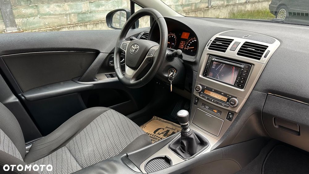 Toyota Avensis 1.8 Sol - 32
