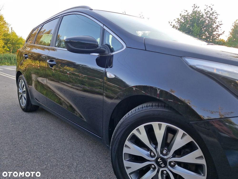 Kia Ceed 1.6 GDI Dream Team Edition - 17