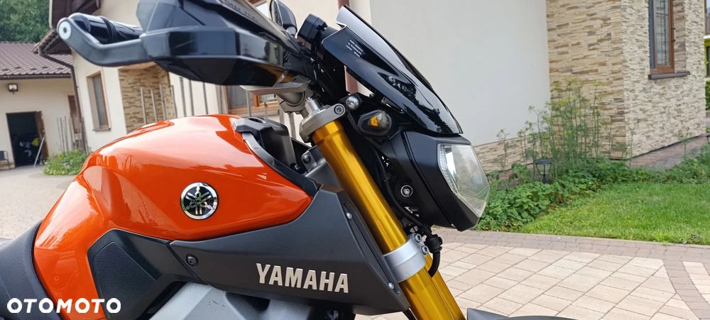 Yamaha MT - 28
