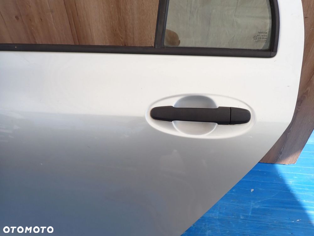 TOYOTA YARIS II 06-11 5d DRZWI TYLNE LEWE 1E7 - 5