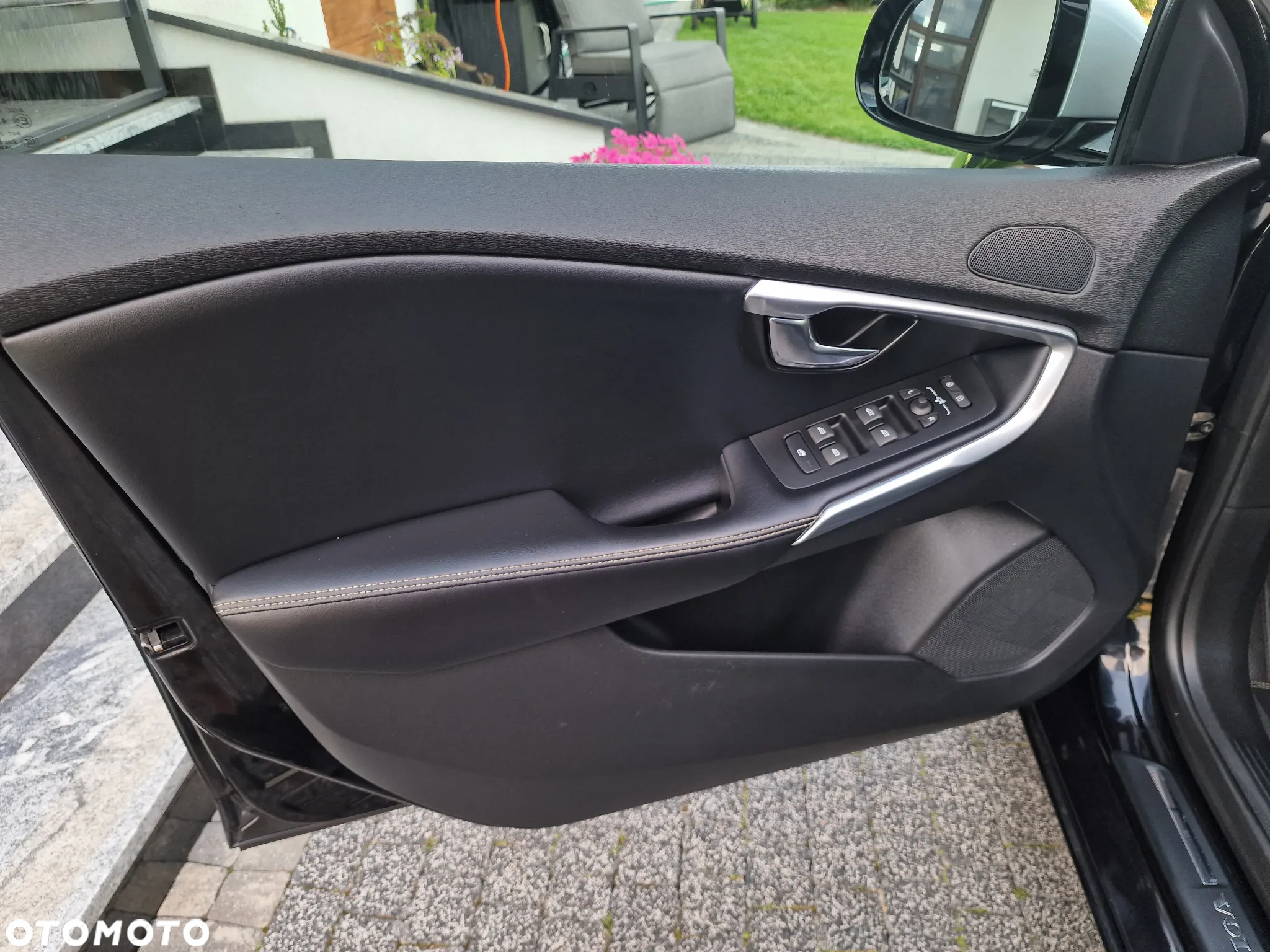 Volvo V40 D4 Drive-E R-Design Summum - 18