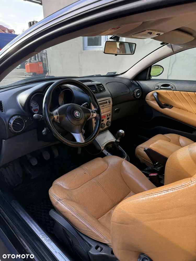 Alfa Romeo GT 1.9JTD 16V Black Line - 13