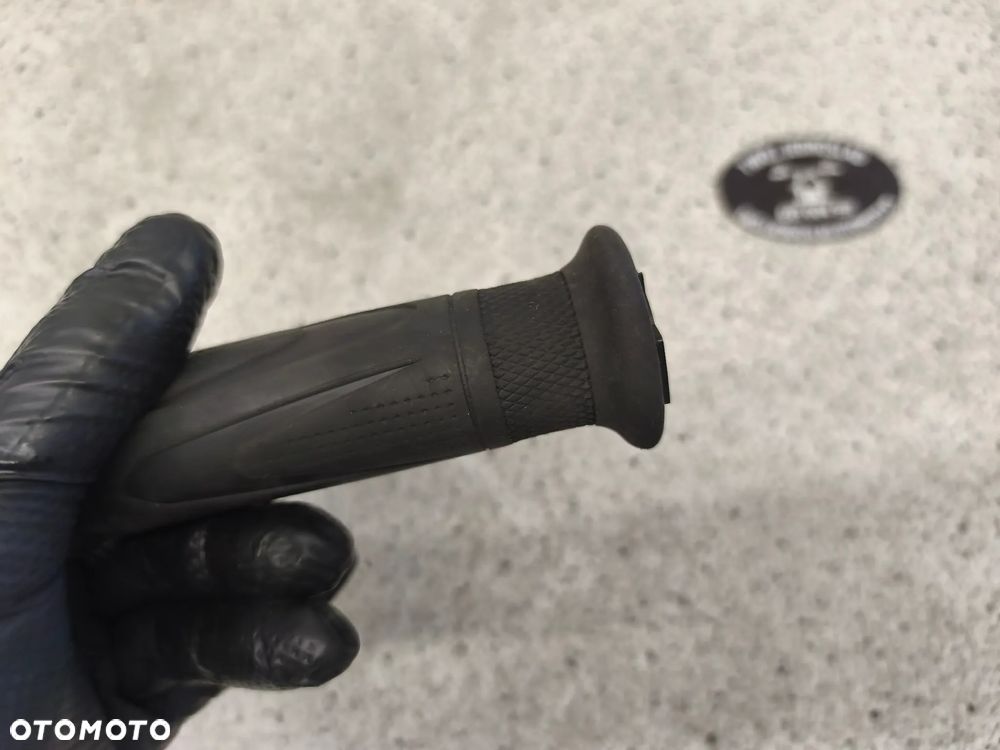 Manetka lewa Triumph Trident 660 2022 - 11