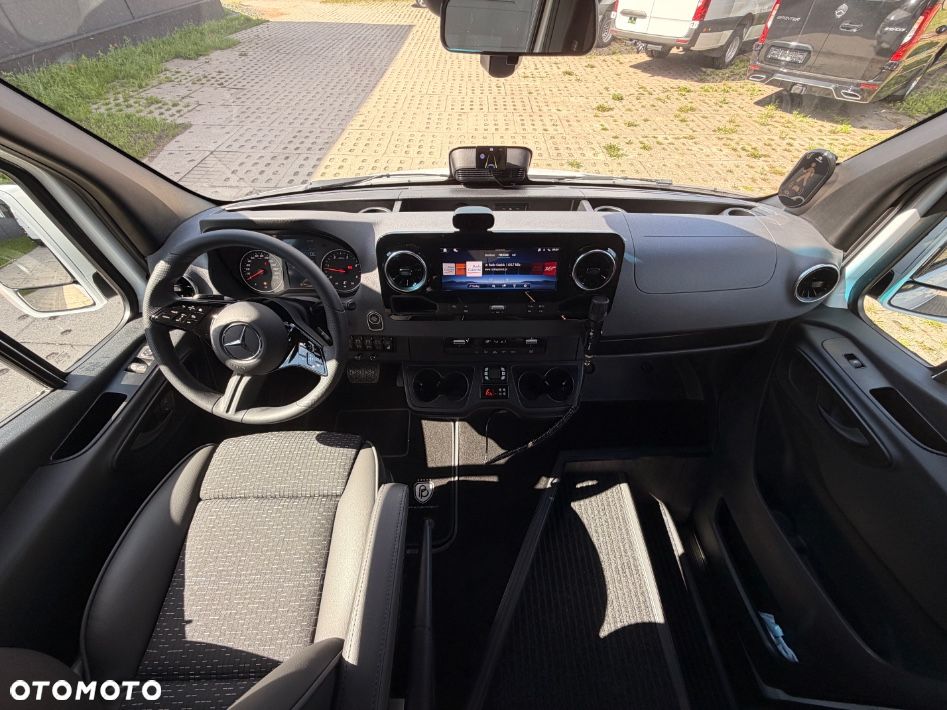 Mercedes-Benz Sprinter 519 - 30