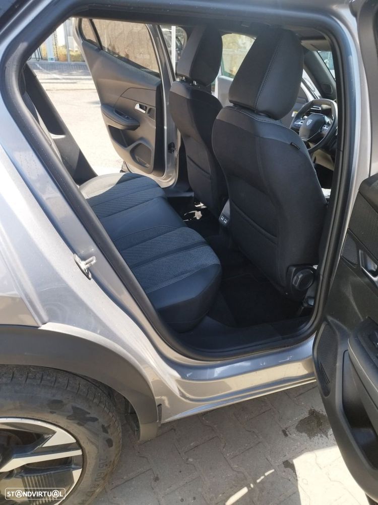 Peugeot 2008 1.2 PureTech Allure EAT8 - 11