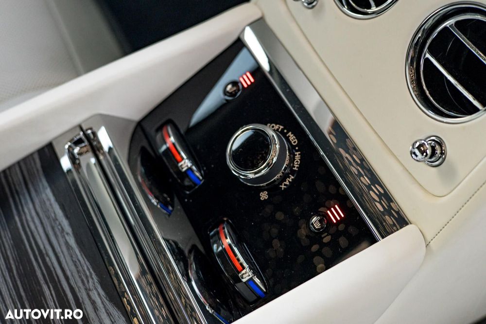 Rolls-Royce Spectre - 29