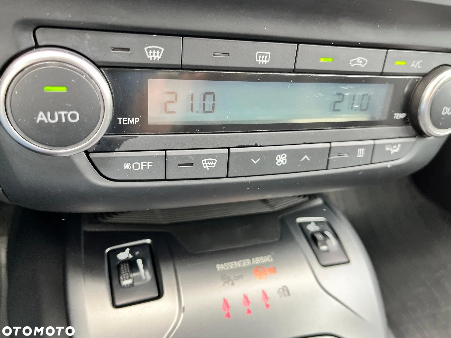 Toyota Avensis 1.6 D-4D Premium - 22