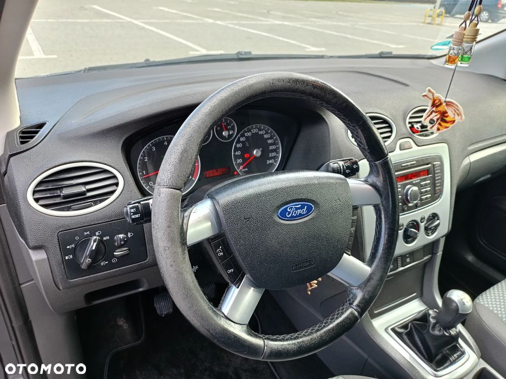 Ford Focus 1.6 Ambiente - 9