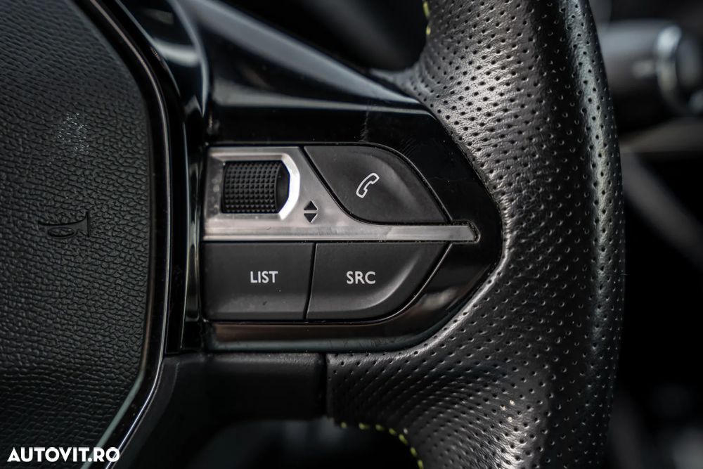Peugeot 2008 e-2008 GT - 11