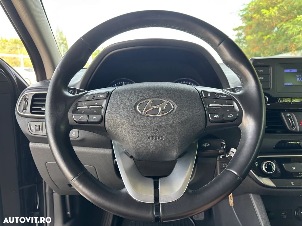 Hyundai i30 1.5 110CP M/T Comfort - 26