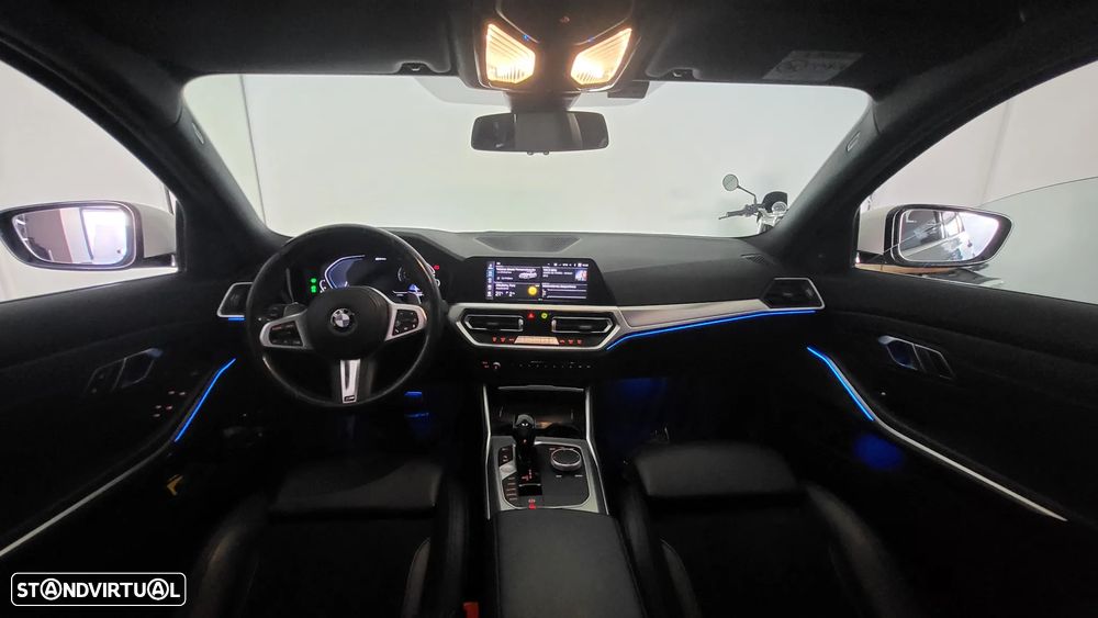 BMW 330 e Pack M Auto — fotografia 7