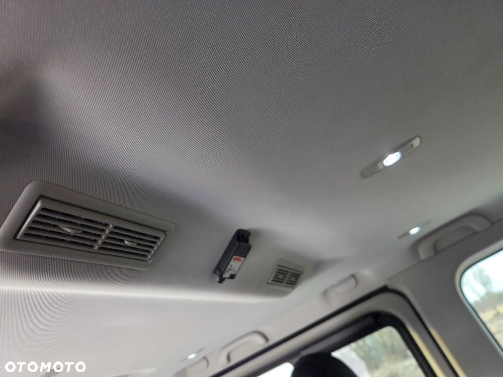 Renault Trafic 2.0 dCi - 13