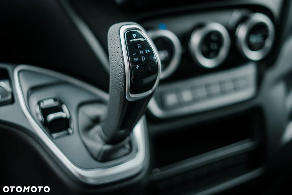 Iveco Daily 35S18HA8 V H2 Furgon Automat 3.0 od ręki - 28