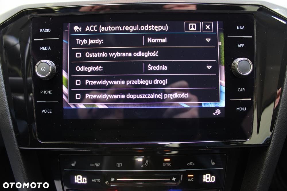 Volkswagen Passat - 22