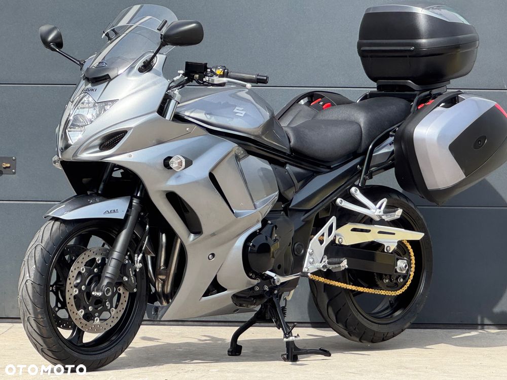 Suzuki GSX - 24
