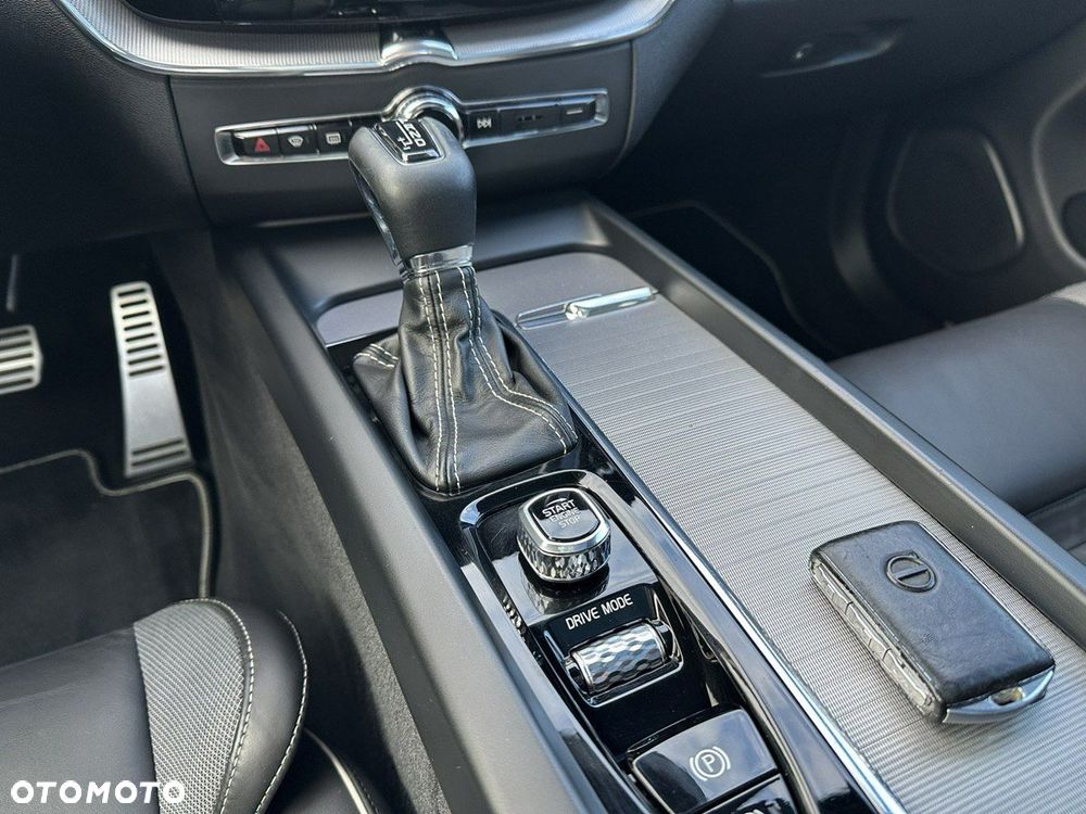 Volvo XC 60 D4 R-Design - 17