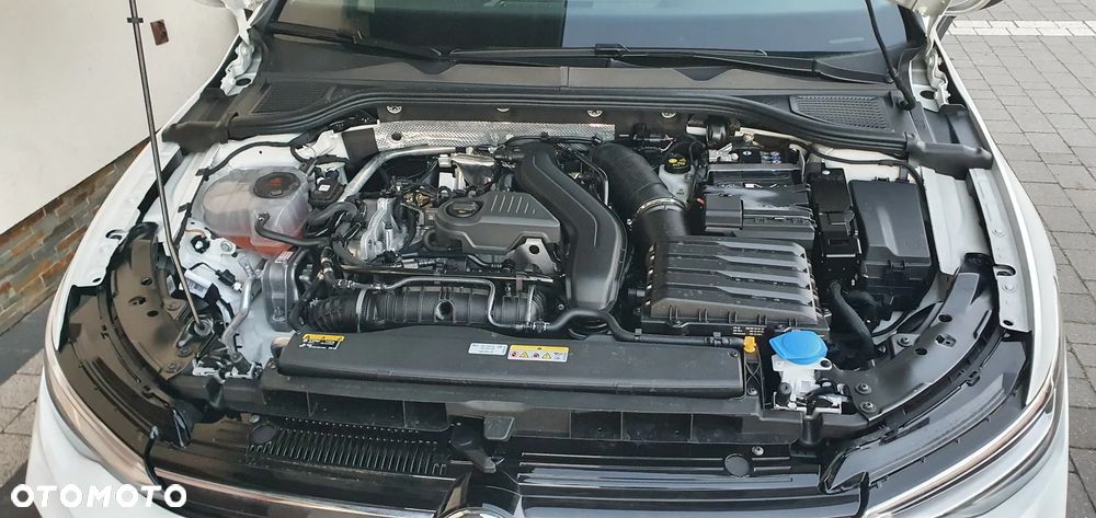 Volkswagen Golf - 8