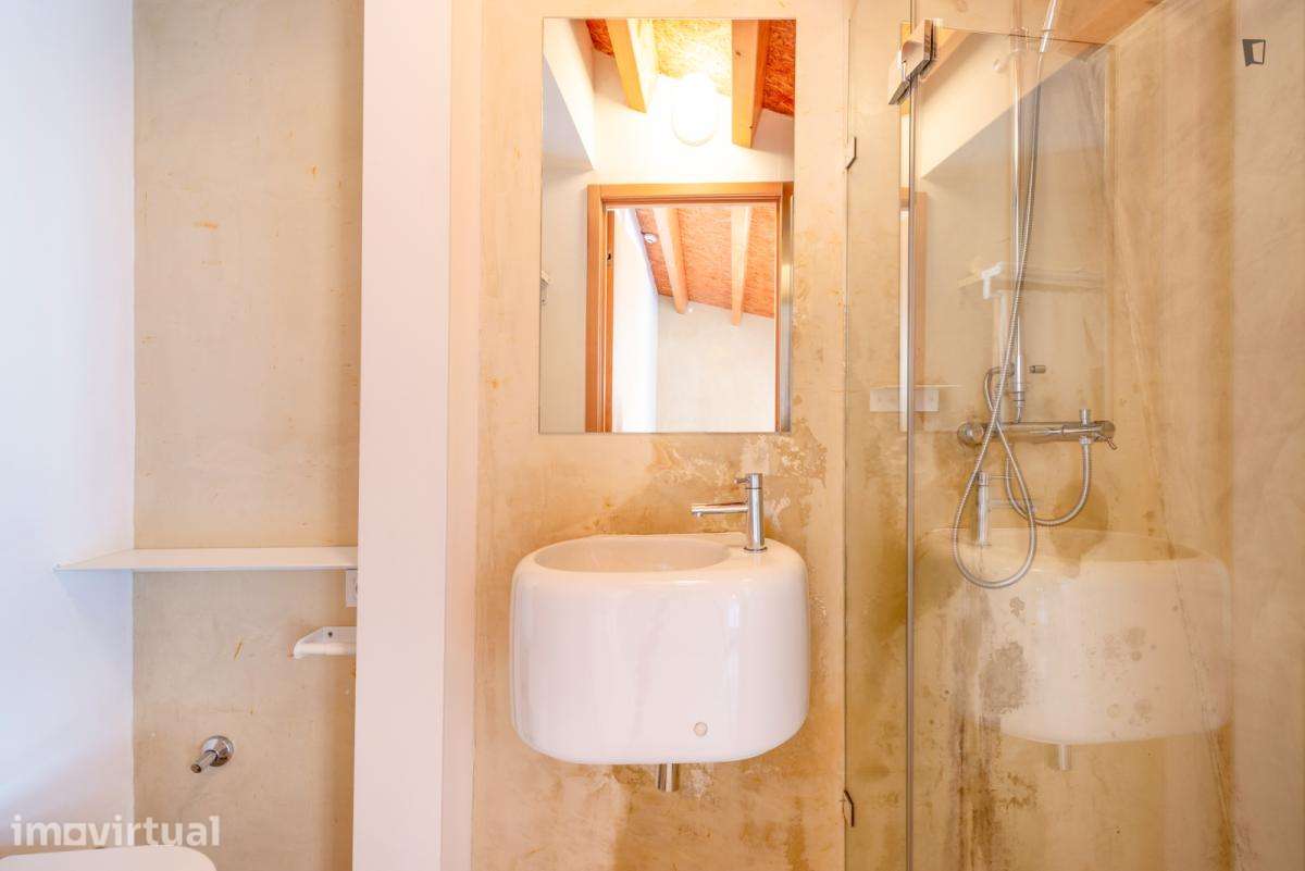 Quarto - localizado em São Bento Lisbon - Grande imagem: 4/12