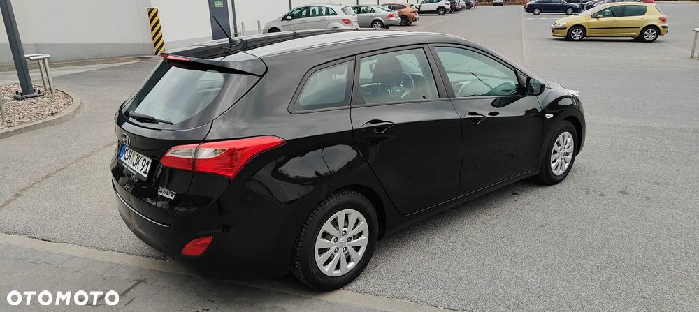 Hyundai i30 blue Kombi 1.4 Style - 14