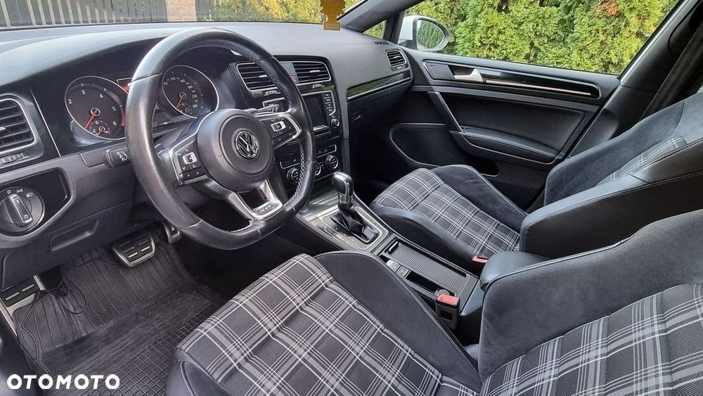 Volkswagen Golf - 14