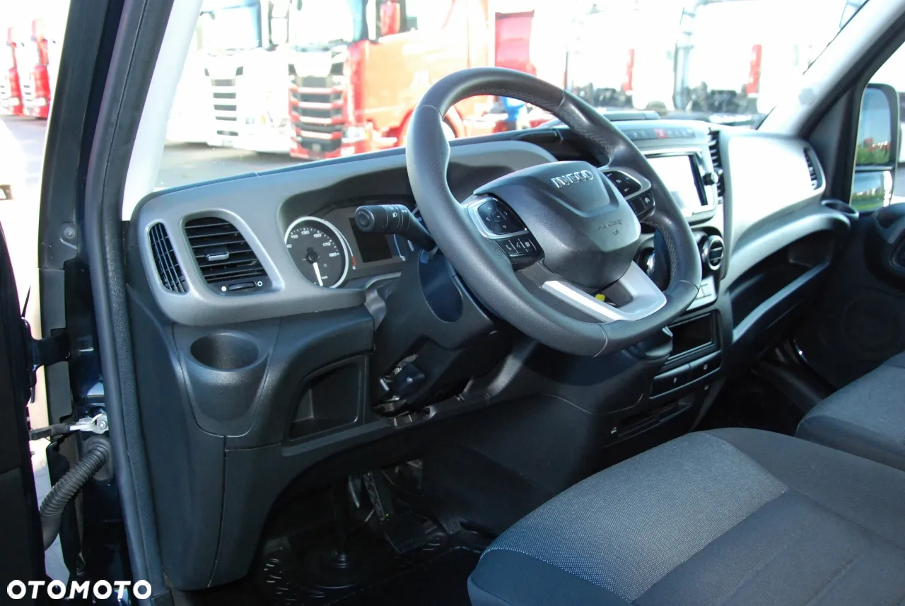 Iveco DAILY 35-180 /  BLASZAK / 2022 ROK /  HI-MATIC / Full opcja / CZARNY METALIK /  SPROWADZONY / PO KONTRAKCIE SERWISOWYM - 26