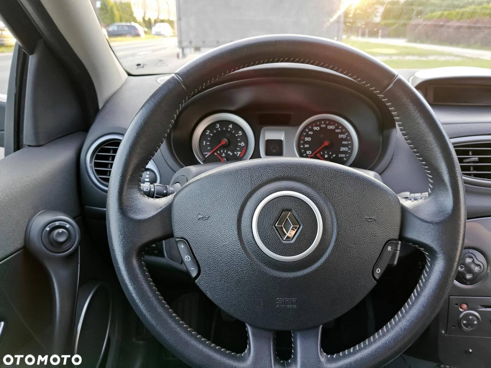 Renault Clio - 21