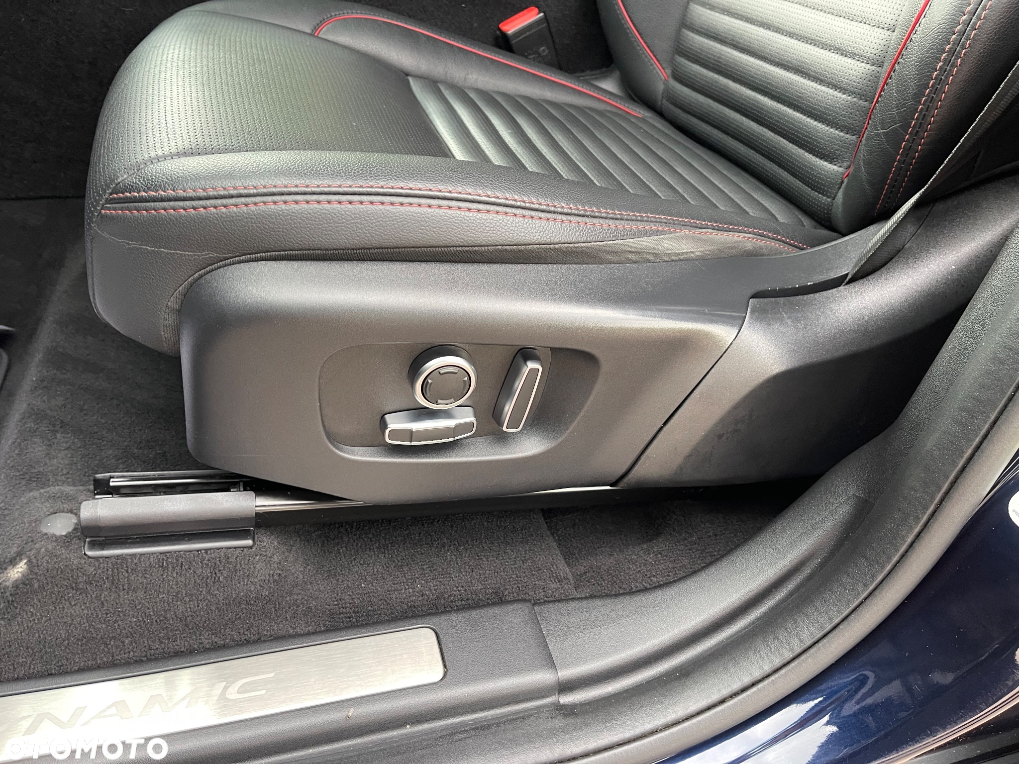Land Rover Discovery Sport D165 FWD R-Dynamic SE - 26