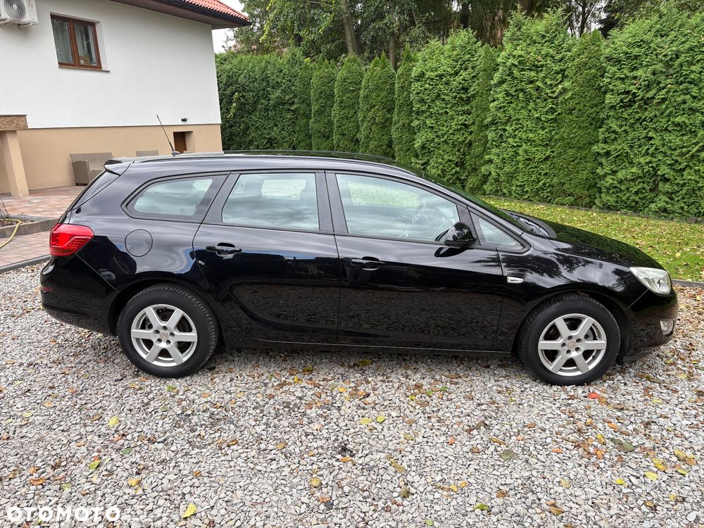 Opel Astra 2010 photo 4