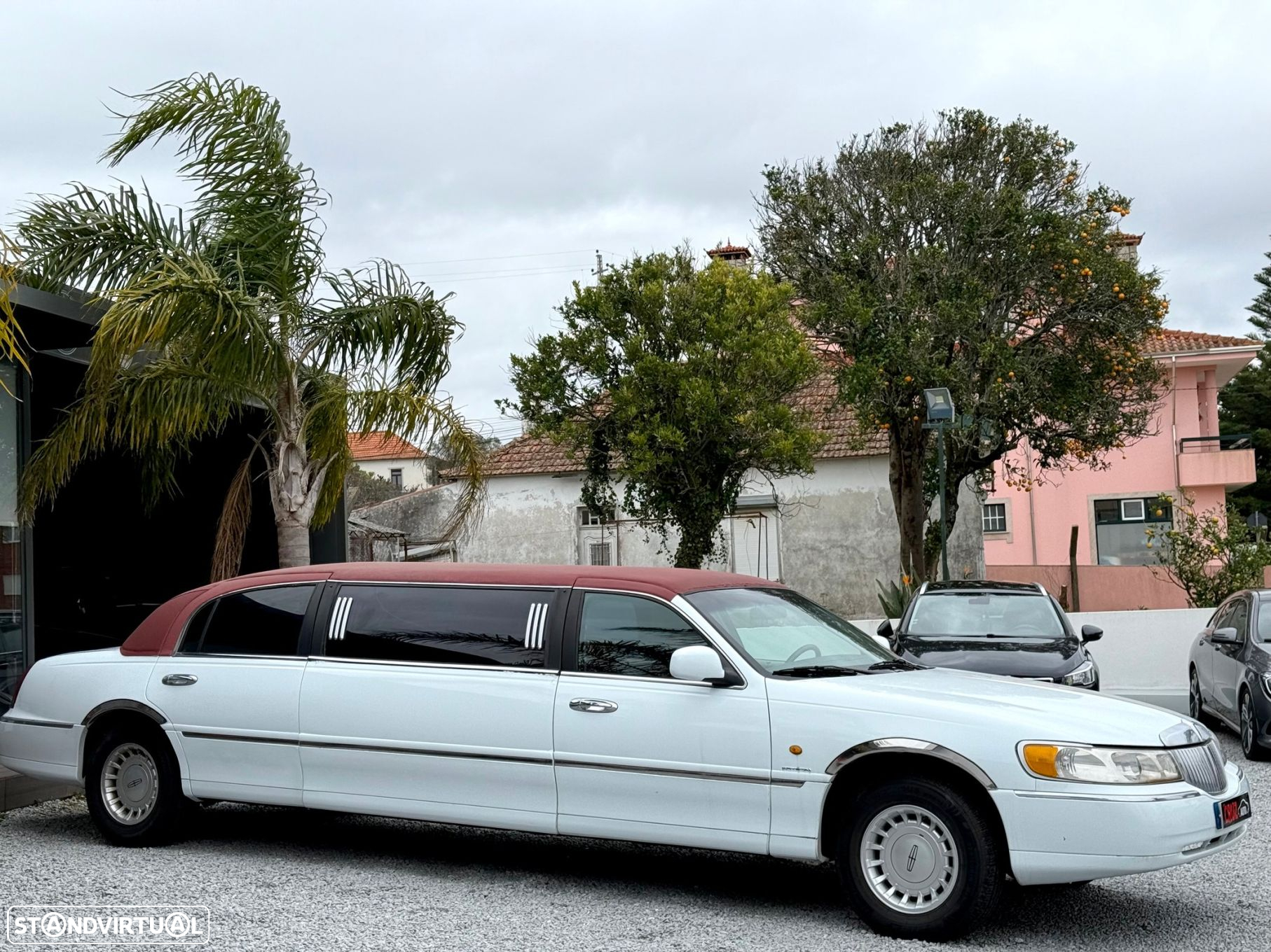 Lincoln Town Car - 22