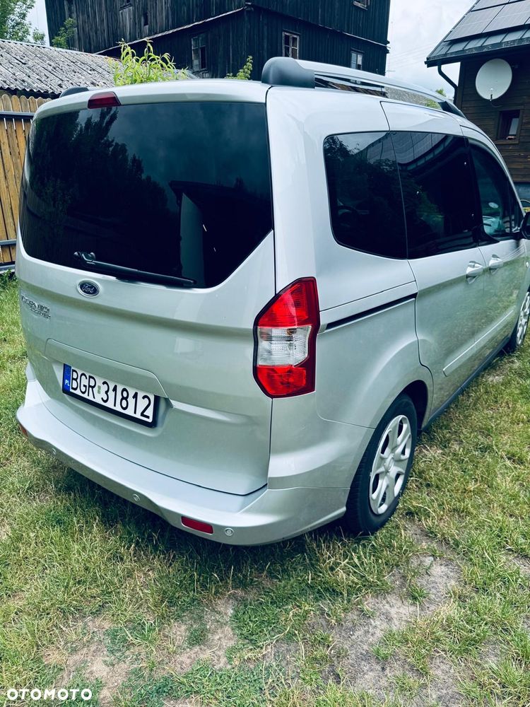 Ford E-Tourneo Courier - 2