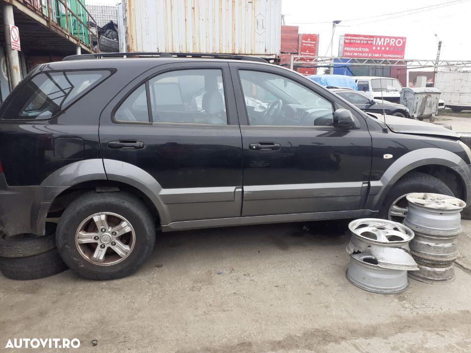 Dezmembrez Kia Sorento 2.5 diesel - 3