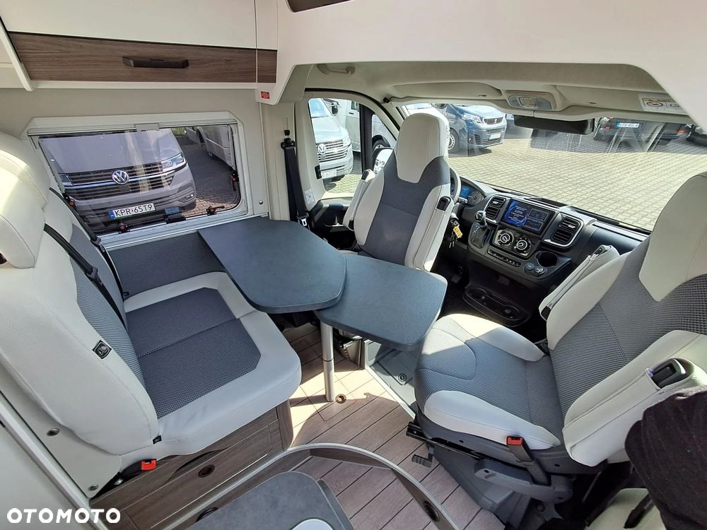 KNAUS VanTourer 600L Łóżko 195x190 Automat * Markiza * Hak * Radio 8"  4 osobowy - 11