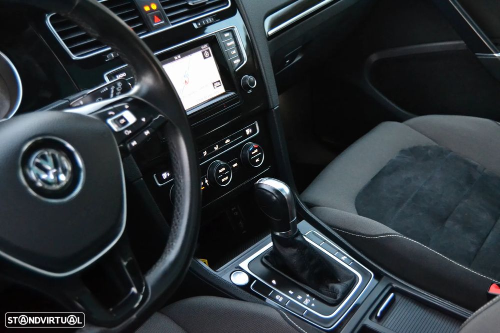 VW Golf Variant 1.6 TDi Highline DSG - 16