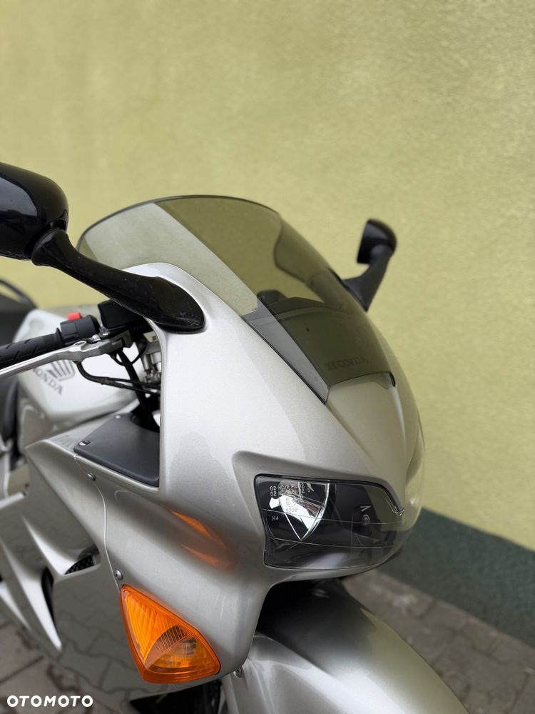 Honda VFR - 2