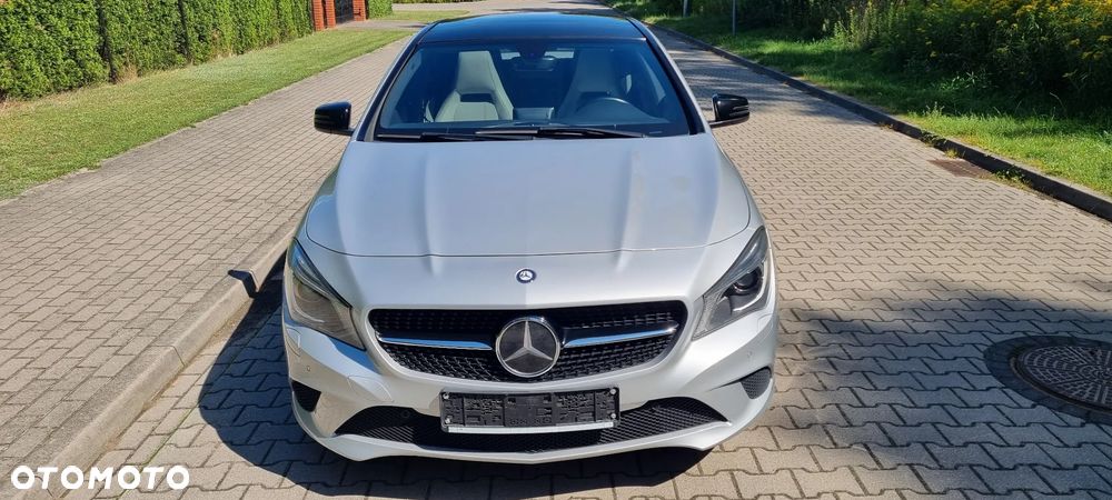 Mercedes-Benz CLA 200 7G-DCT Urban - 4
