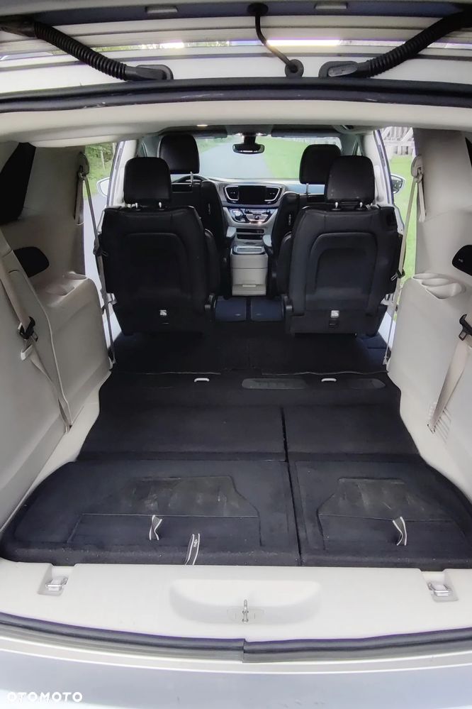 Chrysler Pacifica - 17